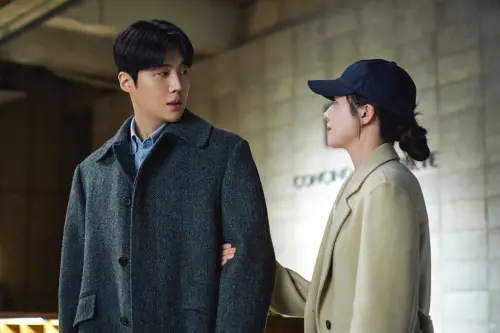 ▲導演透露，金宣虎跟高允貞是《愛情怎麼翻譯？》的最佳人選。（圖／Netflix）