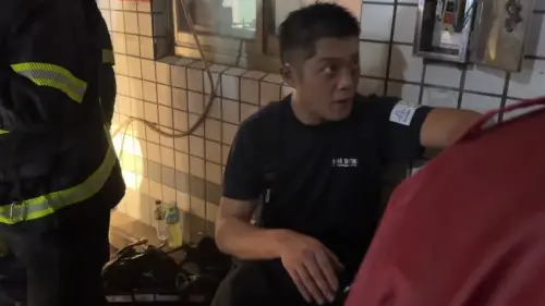 ▲詹能傑進入火場前不忘提醒同仁要小心點，並指示路線給予參考。（圖／翻攝畫面）