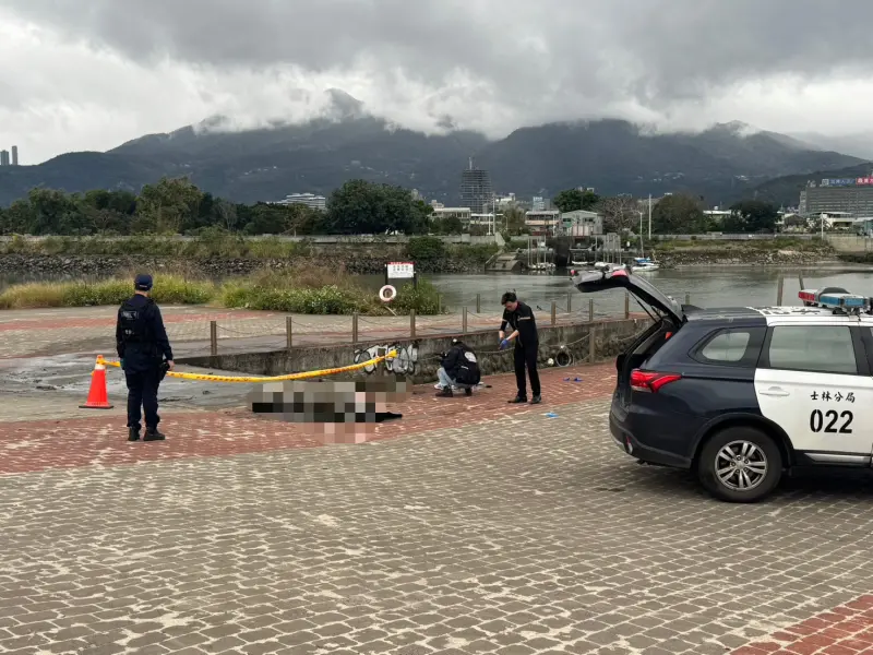 ▲台北市士林區社子橋下今（22日）驚見一具男浮屍，死者為一名歐姓男子。（圖／翻攝畫面）