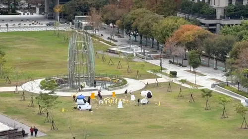 ▲「史努比與糊塗塔克」立體裝置區規模不大，遊客形容「照騙越看越寒」。（圖／記者顏幸如攝，2026.01.22）