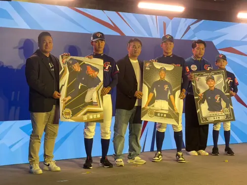 棒球／小英雄球員卡又來了！第二彈開賣　首度試辦「智能販賣機」
