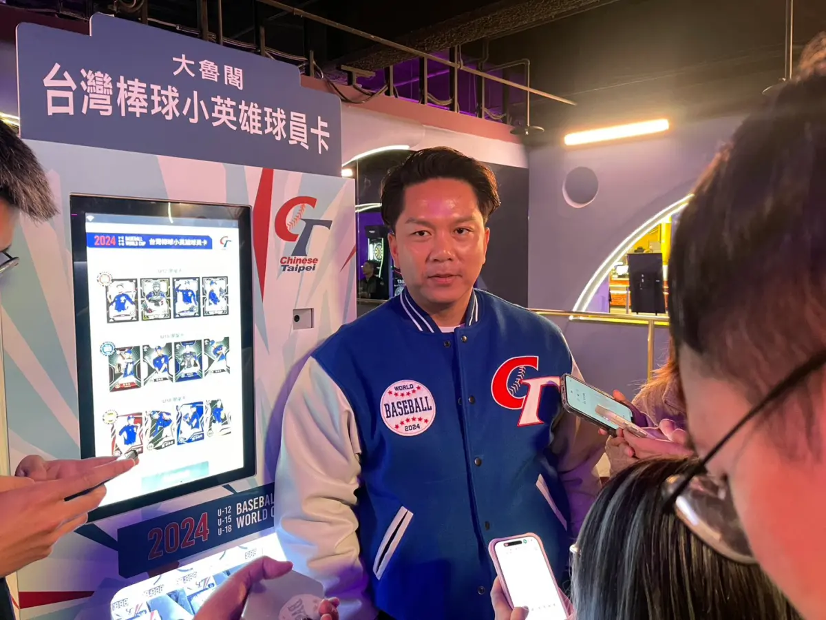 ▲周思齊今（22）日出席大魯閣第2屆的「台灣棒球小英雄球員卡」開賣記者會，談到國際賽回憶，最難忘2013年經典賽資格賽對上菲律賓混血火球男小川龍也。（圖／記者林子翔攝 ,2026.01.22）