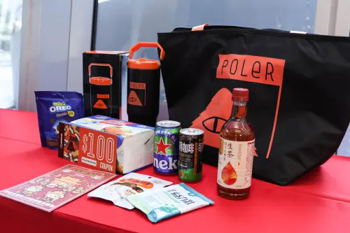▲600元福袋「POLER經典保溫保冷袋組」，抽獎序號1組，商品整體市價2976元，約2.1折。（圖／記者朱永強攝）