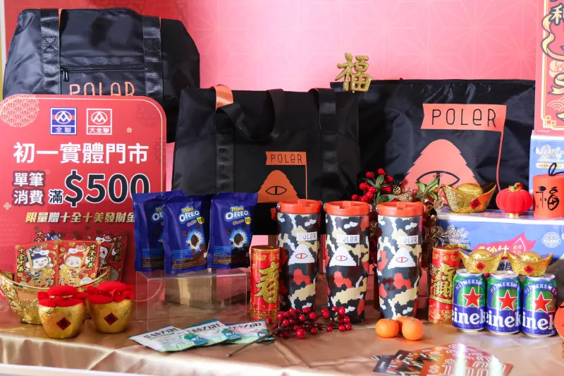 ▲大年初一福袋開賣，全聯馬年福袋推出600元、900元兩款價位、共三種福袋。（圖／記者朱永強攝）