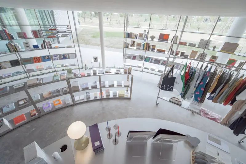 ▲朋丁透過主題選書出版品展示，呈現特定的藝術主題氛圍，攝影林佑任(圖／文化局提供2026.1.22)