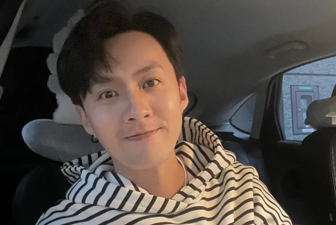 ▲男星張雁名透露自己高中時曾被霸凌，遭人丟廚餘等事讓他留下許多陰影，更讓他生氣的是，自己出名後當年主謀竟私訊自己「求帶進演藝圈」，讓他怒轟無恥。（圖／張雁名Enson 臉書）