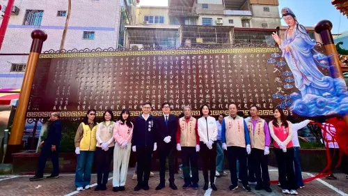廟宇公園化！前金萬興宮「雷射鏤空梵文」大悲咒法牆展古廟新貌
