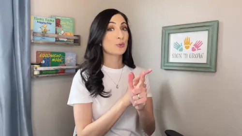 ▲歐美主流的ASL美國手語，兄弟的打法是雙手比出「L」的手勢，先將右手拇指抵住額頭（代表男性的位置），隨後往下移動與左手手腕交叉。（圖／Sign 'n Grow）