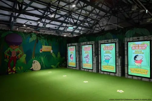 ▲展覽特別推出專屬手機應用程式遊戲，體驗化身時空救援員接下緊張任務吧。（圖／蠟筆小新展提供）