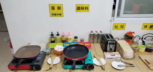 ▲房東張太太把學生當成自己孩子般照顧，每天早上準備豐盛的早餐Buffet，現煎蛋餅、吐司通通都能自行取用。（圖／大仁e學苑臉書）