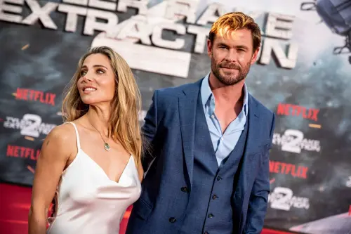 ▲克里斯漢斯沃（又）與艾兒莎巴塔奇（左）都是演員，各自有戲要拍時，就不能聚在一起，分隔兩地變成常態，也影響婚姻。（圖／美聯社／達志影像）