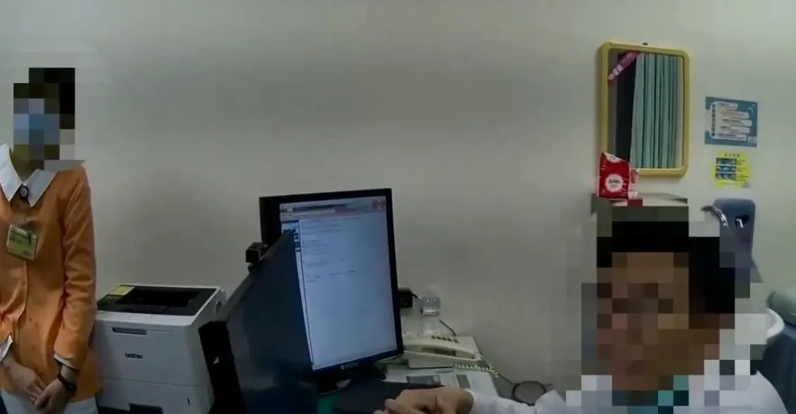 ▲刺青名師李耀鳴赴淡水馬偕看診疑不滿醫療過程，情緒失控揮拳毆醫。醫師事後報案提告。（圖／翻攝畫面）