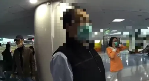 ▲刺青名師李耀鳴赴淡水馬偕看診疑不滿醫療過程，情緒失控揮拳毆醫。醫師事後報案提告。（圖／翻攝畫面）