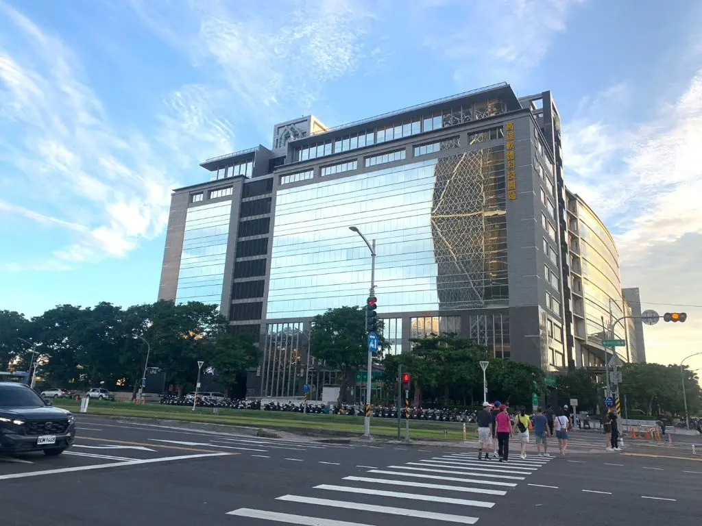 ▲緯創在高雄設立智慧廠房，預計為高雄軟體園區、前鎮科技產業園區一帶，帶來產業發展與人口紅利。（圖／信義房屋）