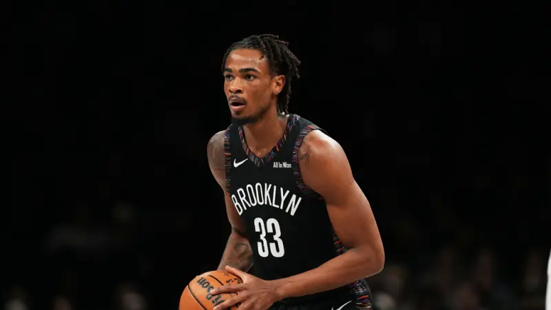 NBA洛杉磯湖人持續評估交易市場，據傳籃網中鋒克拉克斯頓（Nic Claxton）成為湖人目標之一，克拉克斯頓本記在攻、防兩端都展現出優異表現，若加盟湖人將大大增強禁區戰力。（圖／美聯社／達志影像）▲