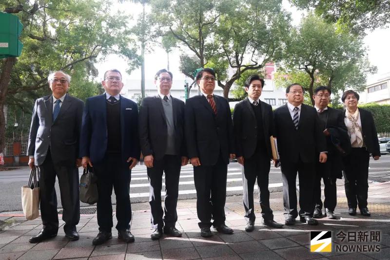 ▲行政院秘書長張惇涵率中選會委員被提名人拜會台灣民眾黨團。(圖/記者葉政勳攝)