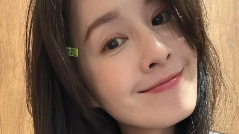 ▲41歲曾愷玹在《陽光女子合唱團》飾演年輕養母，她結婚生女後淡出演藝圈，近年才復出。（圖／曾愷玹臉書）