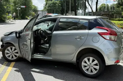 ▲台南市76歲劉姓婦人去（2025）年6月下午開車在東區大學路失控連續衝撞29輛車，一名男性自行車騎士遭撞送醫不治身亡。（圖／翻攝畫面）