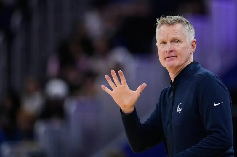 ▲金州勇士年輕前鋒庫明加（Jonathan Kuminga）在比賽中因膝蓋與腳踝傷勢退場，賽後總教練科爾（Steve Kerr）證實，庫明加將在明日接受MRI（核磁共振）詳細檢查。（圖／美聯社／達志影像）