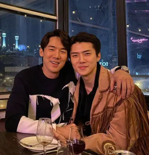 ▲柳演錫（左）和世勛（右）不僅撞臉，還成為好友。（圖／翻攝自IG@yoo_yeonseok）