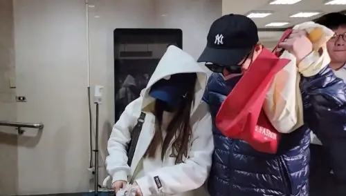 ▲蕭漢森的女兒蕭又綺（白外套女）涉嫌當父親的炒股人頭，複訊後以200萬元交保。（圖／翻攝畫面）