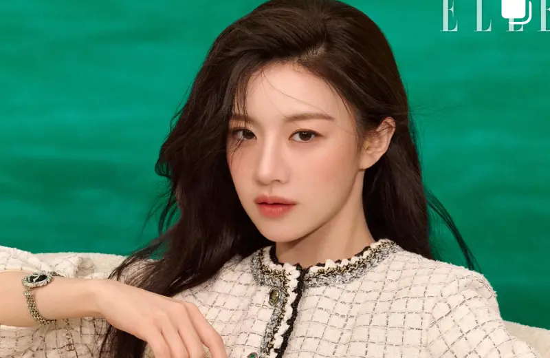 ▲《愛情怎麼翻譯》女主角高允貞（如圖）因撞臉金智媛引發討論。《NOWNEWS今日新聞》就為各位盤點5組五官神似的韓星，帶大家一同來比較看看。（圖／翻攝自IG@goyounjung）