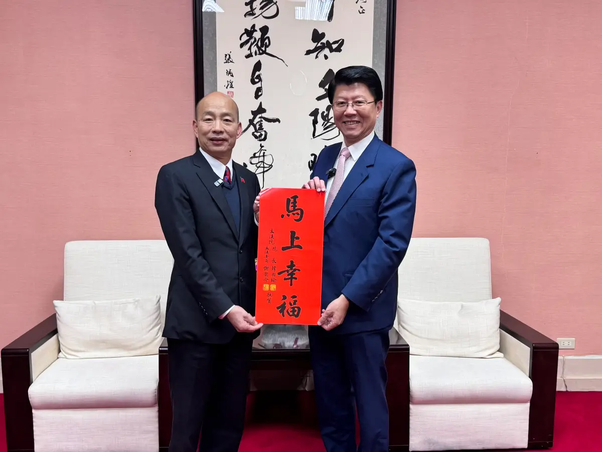 ▲國民黨立委謝龍介和立法院長韓國瑜聯名出春聯。（圖／謝龍介服務處提供）