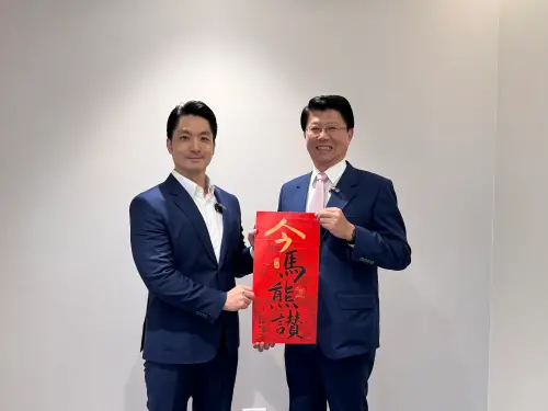 ▲國民黨立委謝龍介和台北市長蔣萬安聯名出「今馬熊讚」春聯。（圖／謝龍介服務處提供）