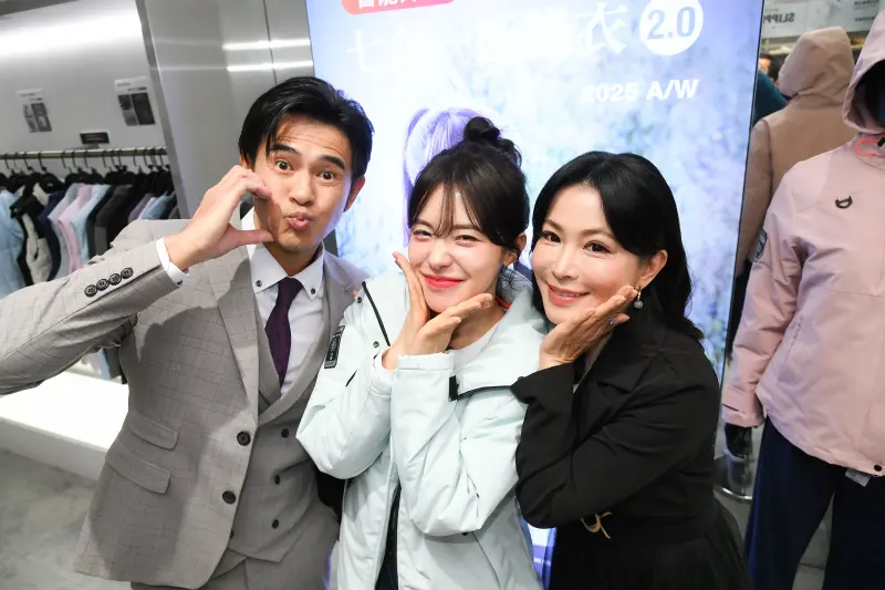 ▲李多慧（中）客串八點檔，被演員黃玉榮（左）說長得不一樣，讓女神當場瞪大眼睛，右為演員德馨。（圖／三立提供）