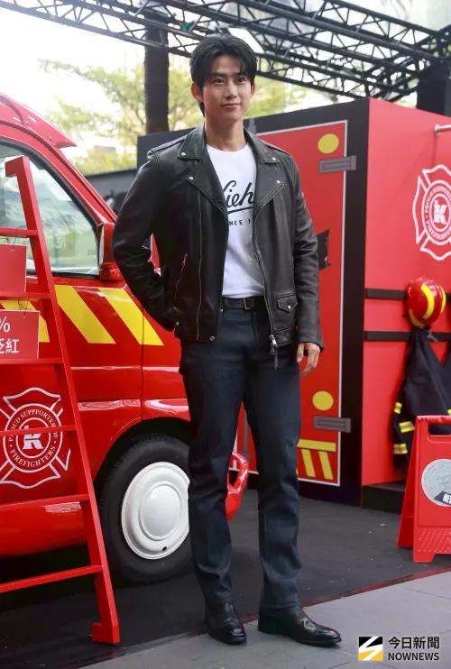 ▲玉澤演日前在台中拍電影，久違在公開場合與同歡粉絲。（圖／記者葉政勳攝）