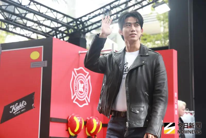 玉澤演明娶交往10年女友！2PM齊聚唱祝歌　已婚前輩燦盛當主持人