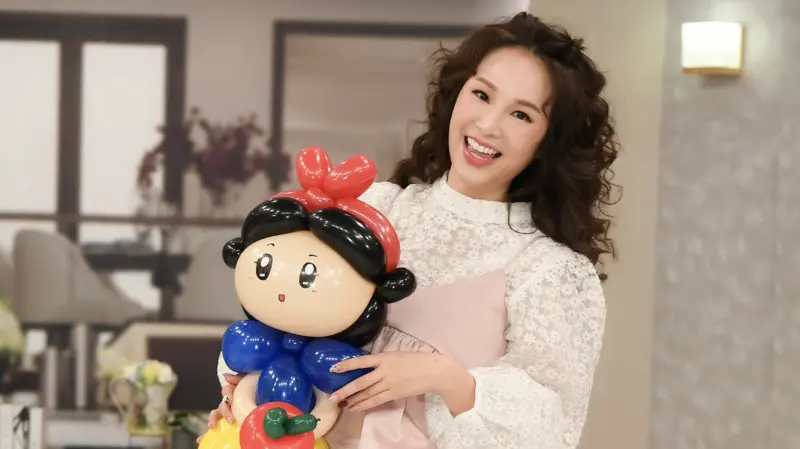 ▲藝人洪詩、李運慶先前因男方李運泰發文讚道女方照顧失智爸爸「把屎把尿」，引發外界熱議，名主持人張齡予（如圖）今（23）日出席《健康零距離》3週年記者會，為此心疼：「照顧長者是請專業的來比較好，該花錢請看護，大家生活品質都會很好！」（圖／記者陳明安攝影）