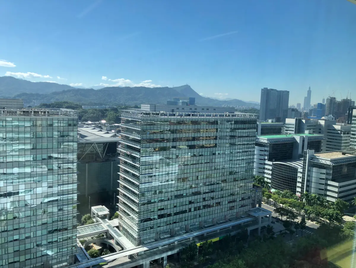 ▲2025十大推案建商出爐，寶佳機構依舊蟬聯冠軍。591新建案觀察，十大建商年推案量蒸發2200多億元，創史上最大量縮潮。策略全面轉為「保蛋黃、攻商辦」。（示意圖／591新建案提供）