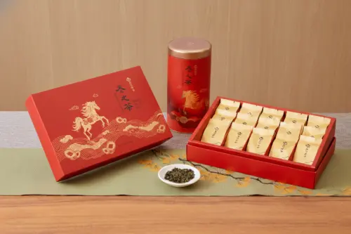 ▲天仁茗茶推出冬之茶「輕巧包」系列，每包份量設計為8公克，能夠隨品隨茗。（圖／NOWNEWS攝）