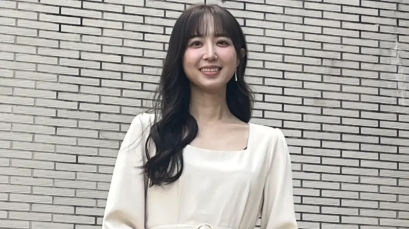 ▲藝人洪詩（如圖）、李運慶2022年結婚，近日男方哥哥李運泰發文稱讚女方照顧失智爸爸，言辭引爆性別意識及年長者照護話題，洪詩今（23）日首露面痛哭：「嫁給他我很開心」，場面令人心疼。（圖／讀者提供）