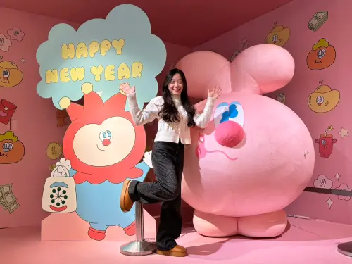 ▲中友百貨今年壓歲檔期攜手人氣插畫家 KINGJUN 展開夢幻聯動合作，從視覺裝置到會員專屬活動全面升級，（圖／中友提供）