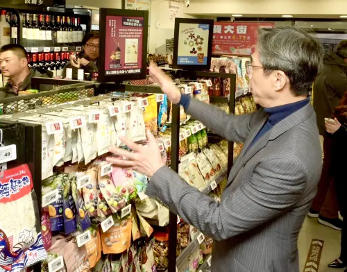 ▲美廉社全面導入電子價卡，電子紙看板也會陸續設置於門市，可讓供應商做即時內容推播，強化商品曝光度與銷售連動效果。（圖／三商家購提供）