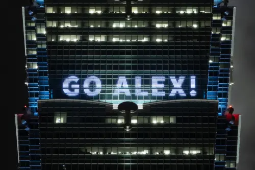 霍諾德明挑戰徒手攀登！台北101今晚「點燈4小時應援」：GO ALEX
