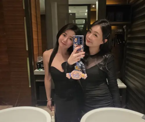 ▲郭書瑤（左）在社群曬出許多和丫頭（右）的合照。（圖／IG@yaokuo）