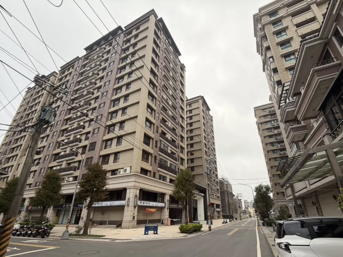 ▲信義房屋平鎮南勢店專員陳柏宇表示，平鎮南勢重劃區擁交通便利、屋齡新、生活機能完善，且房價相對親民，吸引許多外溢族群。（圖／信義房屋提供）