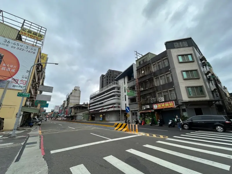 ▲信義房屋新竹學府店專員曾華佑表示，新竹市西大路立體停車場近期正式啟用，補上當地長期存在的停車需求缺口。（圖／信義房屋提供）