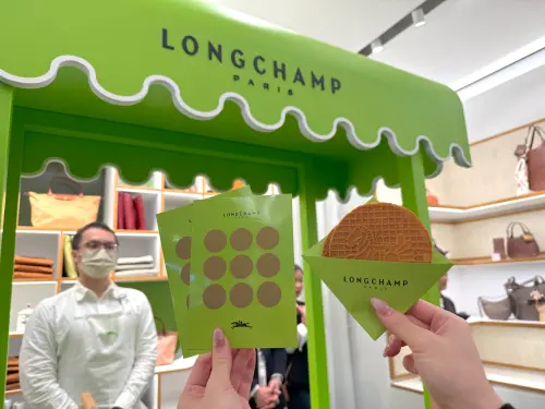 ▲免費體驗刮刮卡遊戲，還有假日限定的「搖搖馬造型華夫餅」。（圖／記者蕭涵云攝）