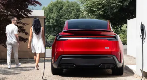 ▲特斯拉Model Y在2025年度一共賣出1萬3384輛，總計單月冠軍一共有6次，其中還有車輛到港問題有銷售空窗期長達4個月，但依舊成為台灣有錢人買進口豪華休旅車首選之一。（圖/特斯拉官網）