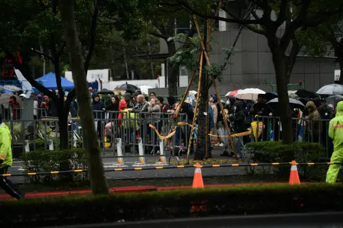 霍諾德攀101延期！人潮多站30分鐘不散　高雄粉絲北上撲空超失望
