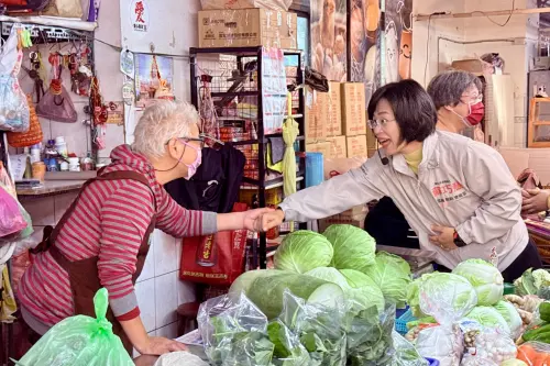 ▲蘇巧慧上午赴市場掃街。（圖／蘇巧慧辦公室提供）
