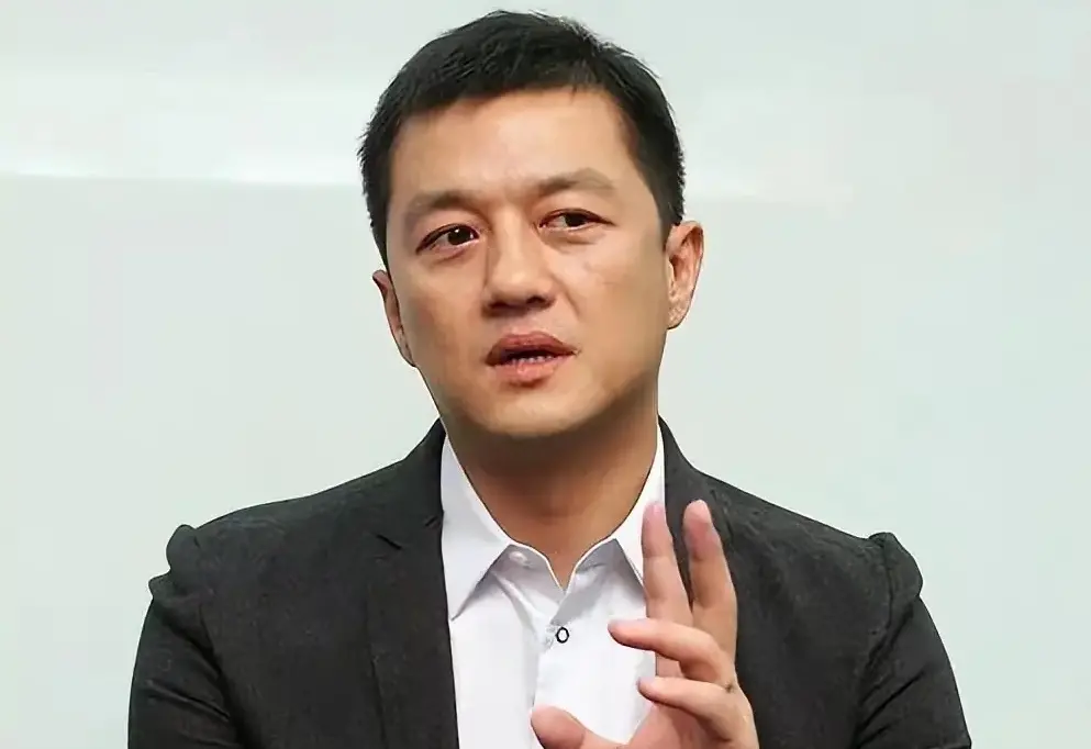 ▲李亞鵬（如圖）日前才傳出欠債1億，近日又開直播自爆遭女兒李嫣封鎖，直呼「痛苦死」，讓粉絲忍不住笑說：「全世界女兒都一樣」。（圖／微博@老李2026抓龍頭）