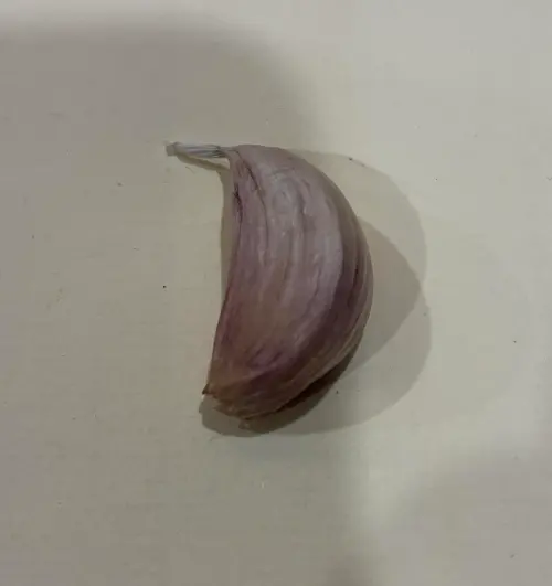 ▲想醃製臘八蒜，建議使用紫皮大蒜（圖），口感較脆，且較容易發生變色反應。（圖／翻攝自COSTCO 好市多 商品消費心得分享區臉書）