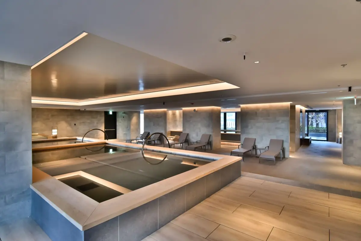 ▲八里福朋喜來登酒店推出大眾池泡湯加自助式早餐的優惠方案，平日優惠價每人只要700元+10%。（圖／八里福朋喜來登酒店官網https://www.fptpe.com）