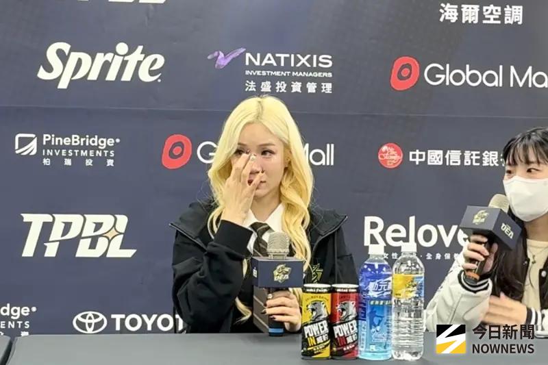 ▲今（24）日好友李丹妃首度為中信特攻應援，賽前談及邊荷律近況時，情緒一度失控哽咽，心疼直呼：「她真的很堅強，能夠撐過來真的很棒，也非常了不起。」（圖／記者陳昱慈攝）