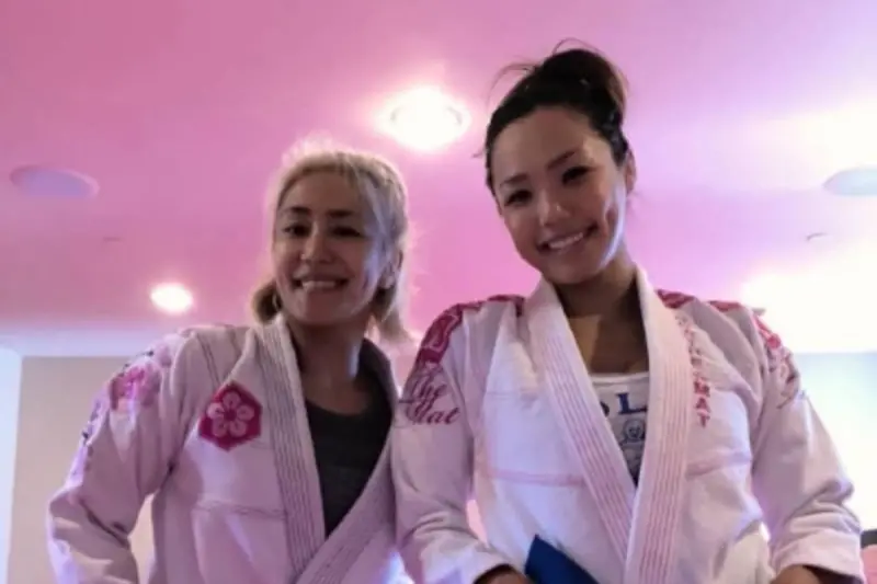 ▲聖地牙哥教士隊投手達比修有（Yu Darvish）的妻子、前角力世界冠軍聖子（Seiko Darvish），於今日（24日）在個人社群平台上分享喜訊。她宣布自己已從巴西柔術的「青帶」正式晉升為「紫帶」。（圖／取自seiko_darvish IG）